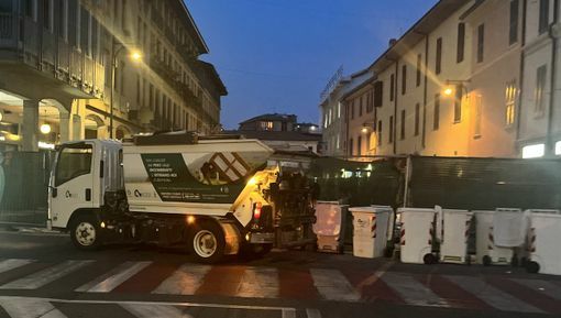 https://www.varesenoi.it/fileadmin/archivio/ilbustese/2025/10/agesp_raccolta_rifiuti-centro_seraImmagineallegata-1.jpg