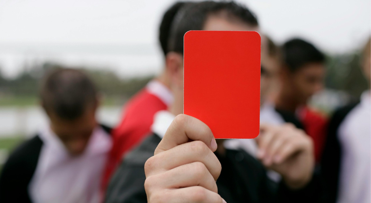 https://www.varesenoi.it/fileadmin/archivio/ilbustese/2025/10/cartellino_rosso_arbitro.jpg
