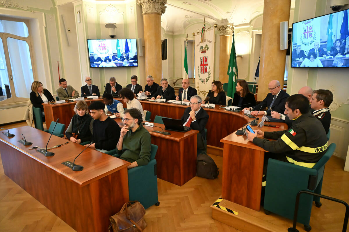 https://www.varesenoi.it/fileadmin/archivio/ilbustese/2026/02/foto_per_comunicato_stampa_patti_digitali_2.JPG