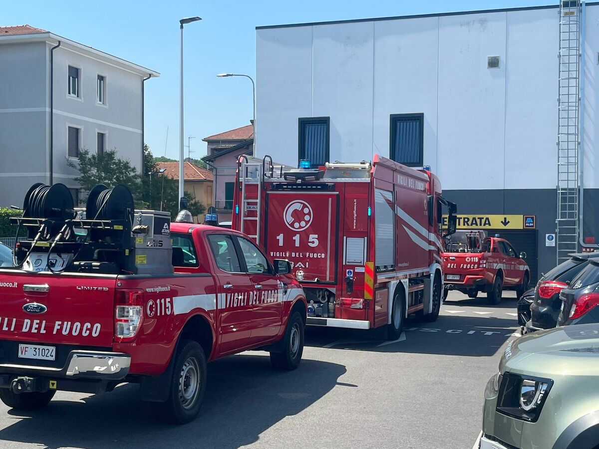 https://www.varesenoi.it/fileadmin/archivio/ilbustese/2026/06/Incendio_Aldi_viale_Belforte_4.jpeg