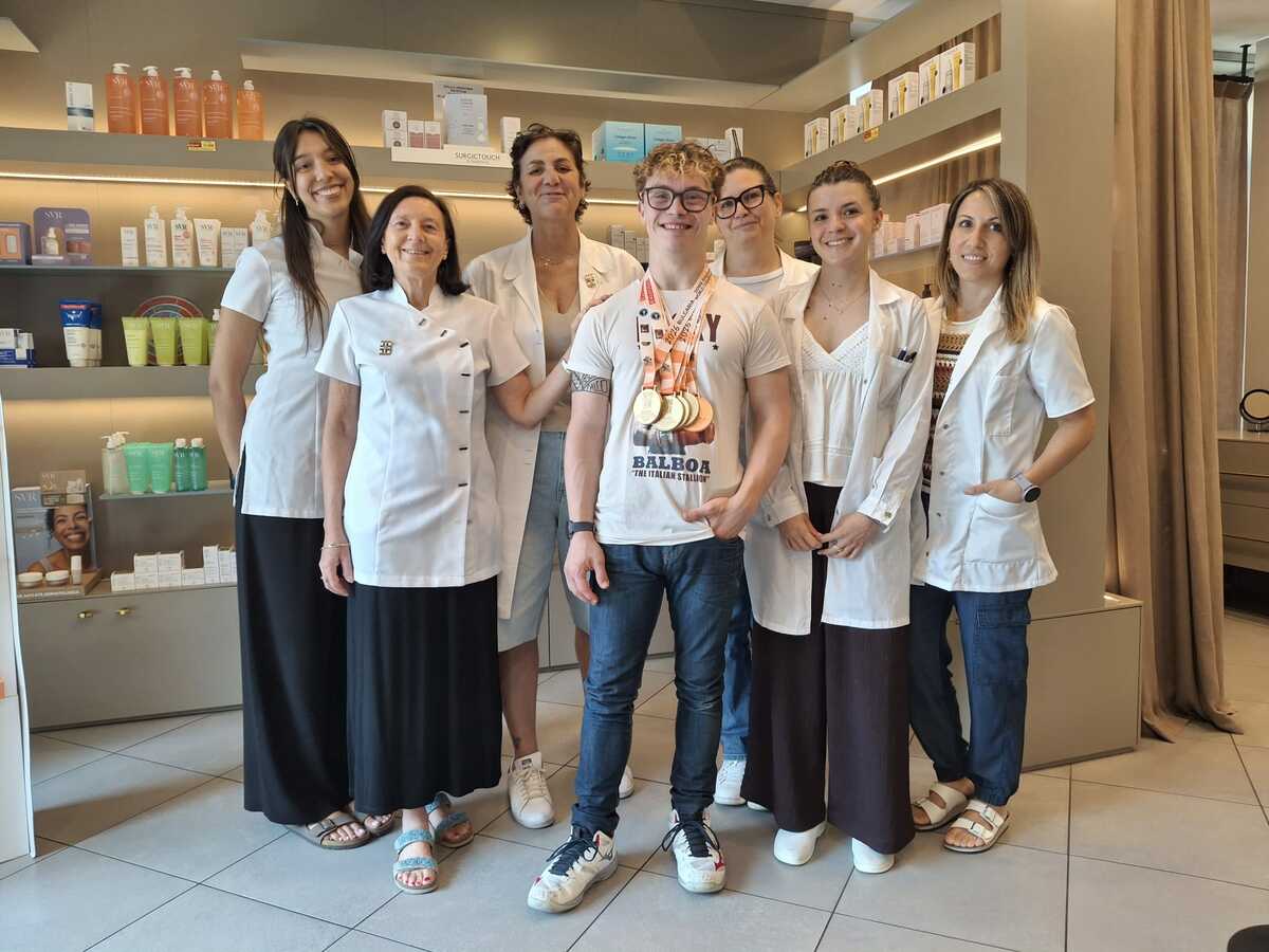 https://www.varesenoi.it/fileadmin/archivio/ilbustese/2026/06/Ricky_farmacia_post_mondiali_Sofia.jpg
