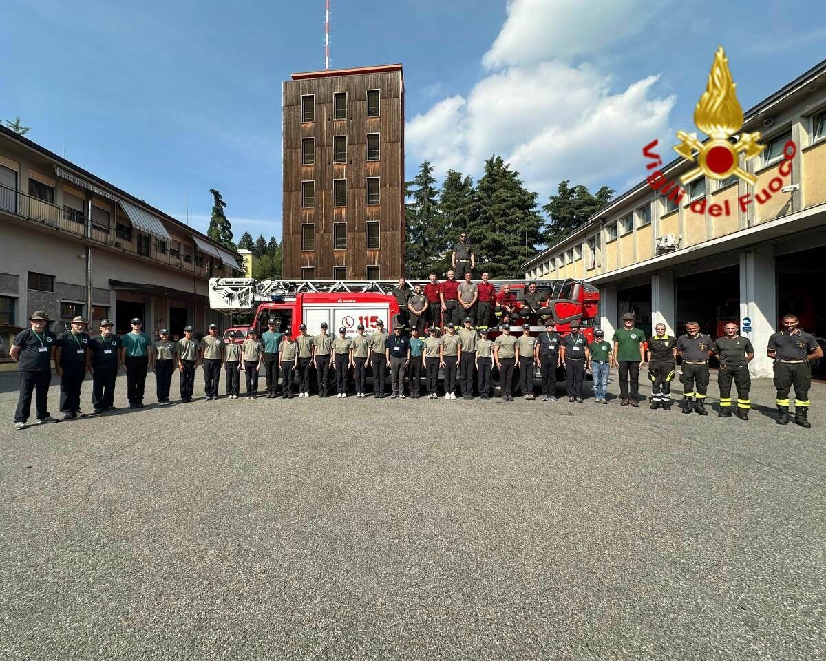 https://www.varesenoi.it/fileadmin/archivio/ilbustese/2026/06/alpini_vigili_fuocoPHOTO-2026-06-27-20-50-10.jpg