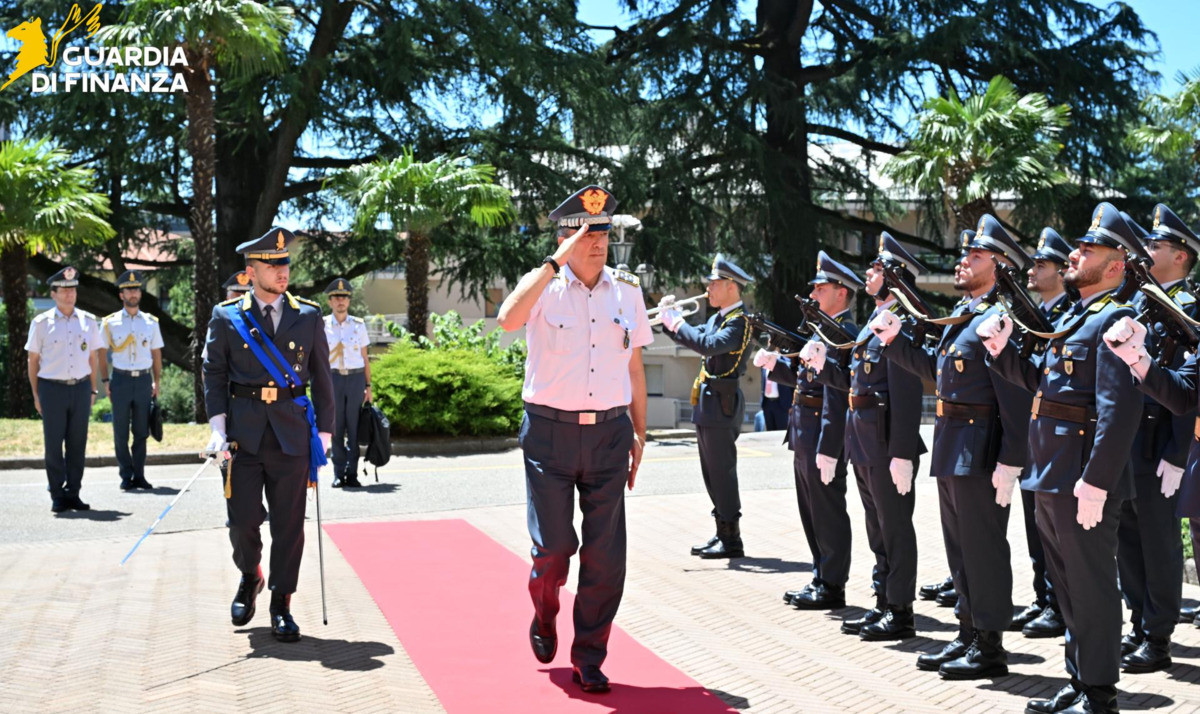 Il generale Andrea De Gennaro in visita al comando provinciale della Guardia di Finanza di Varese e al Gruppo Malpensa