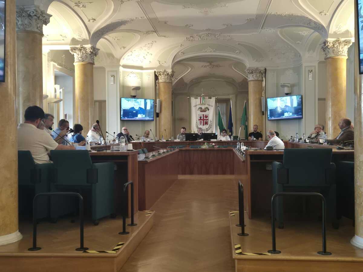 https://www.varesenoi.it/fileadmin/archivio/ilbustese/2026/07/consiglio_provinciale.jpeg