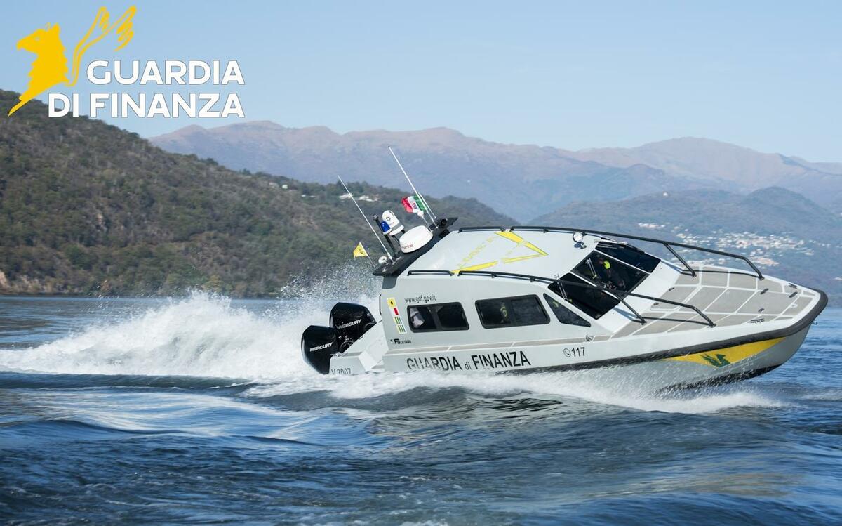 https://www.varesenoi.it/fileadmin/archivio/ilbustese/2026/07/guardia_di_finanza_motovedetta_lago.jpg