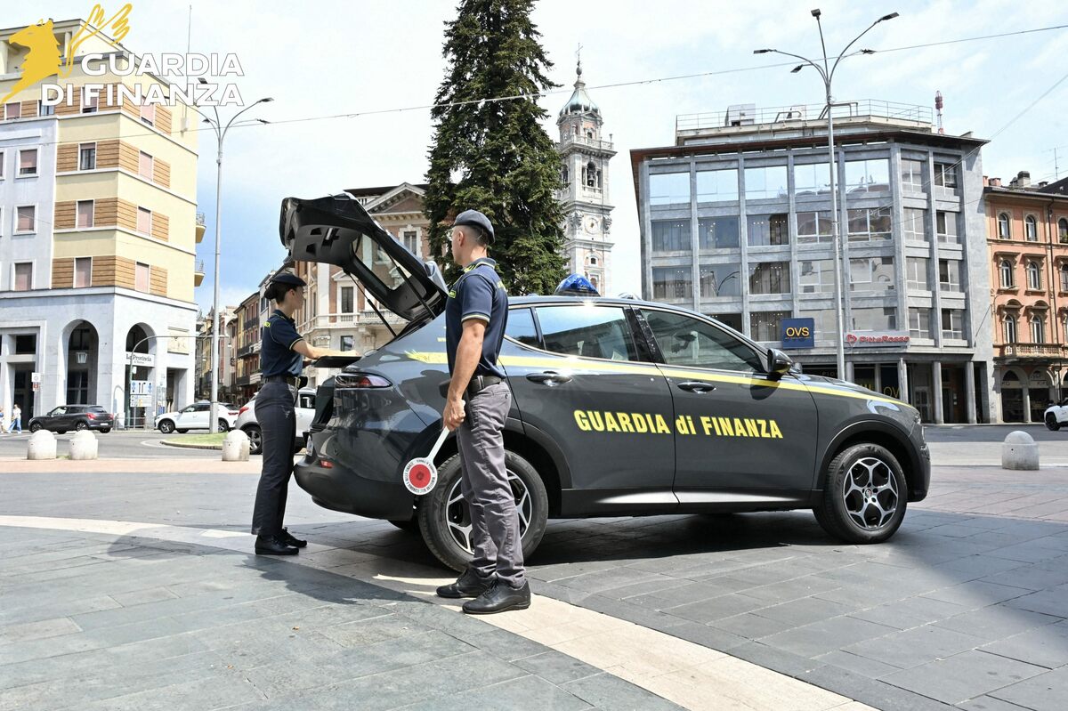 https://www.varesenoi.it/fileadmin/archivio/ilbustese/2026/08/guardia_di_finanza_varese.jpg
