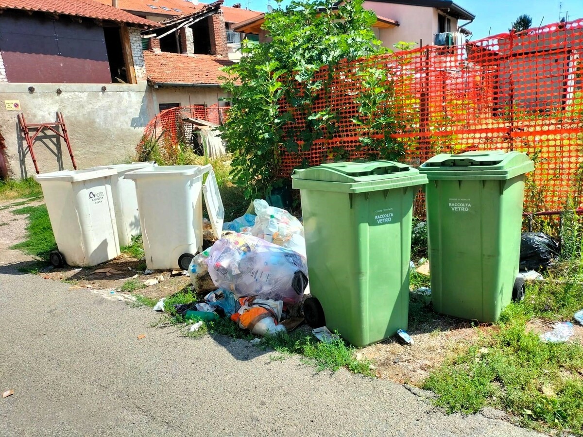 https://www.varesenoi.it/fileadmin/archivio/ilbustese/2026/08/rifiuti_via_dora_marnate.jpeg