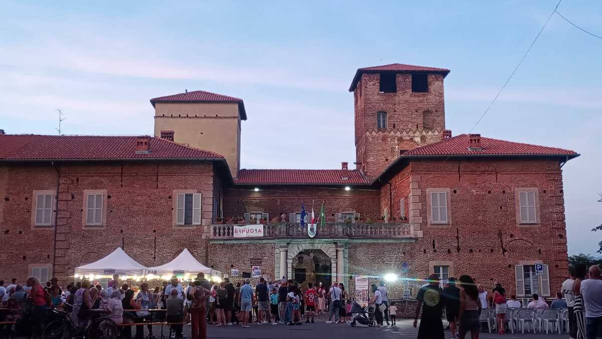 https://www.varesenoi.it/fileadmin/archivio/ilbustese/2026/09/Fagnano_Notte_Bianca_2026_castello_visconteo.jpeg