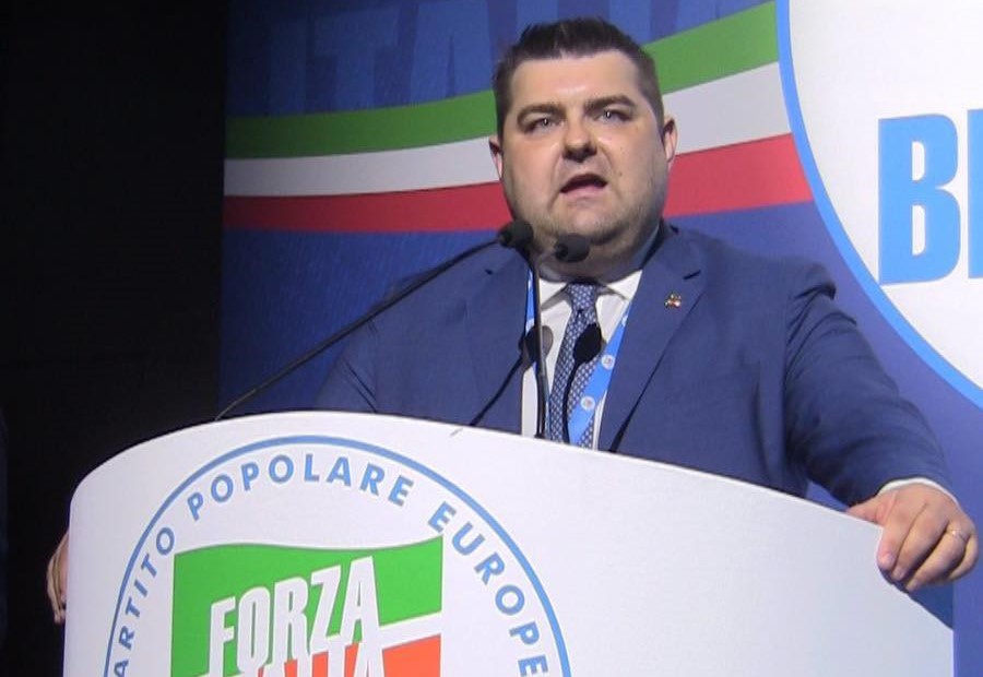 «Ringrazio Zappamiglio, il suo gesto aiuta il dialogo. Ora la parola agli iscritti» – Varesenoi.it «Ringrazio Zappamiglio, il suo gesto aiuta il dialogo. Ora la parola agli iscritti» – Varesenoi.it