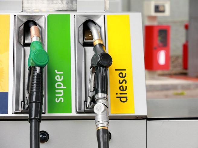 https://www.varesenoi.it/fileadmin/archivio/ilbustese/benzina.jpg