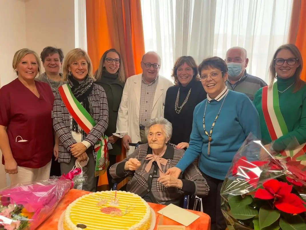 Compleanno da record per la signora Carolina Mazzucchelli Varesenoi.it