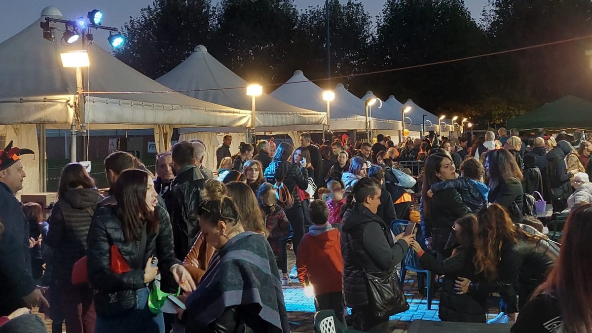 FOTO. Grande successo a Olgiate per la “caccia alle zucche” di Hallobeer – Varesenoi.it