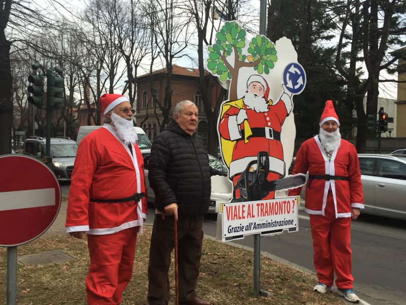 https://www.varesenoi.it/fileadmin/archivio/ilbustese/immagini/imported/2017/12/porfidio-babbo-natale.jpg