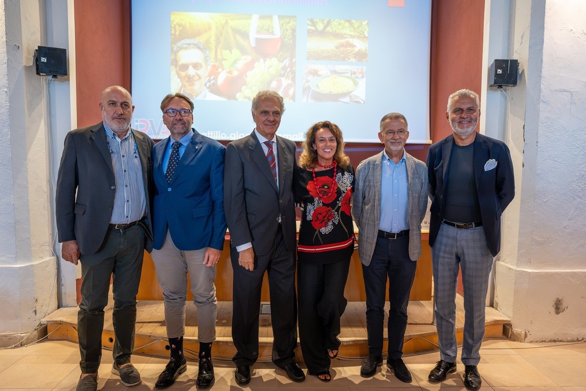 https://www.varesenoi.it/fileadmin/archivio/infovercelli24/2026/09/OltreAlpi_Evento_Neive_12092026-relatori_Germano_Piccinelli_Giacosa_Rondanelli_Gerbi_Rabino.jpg