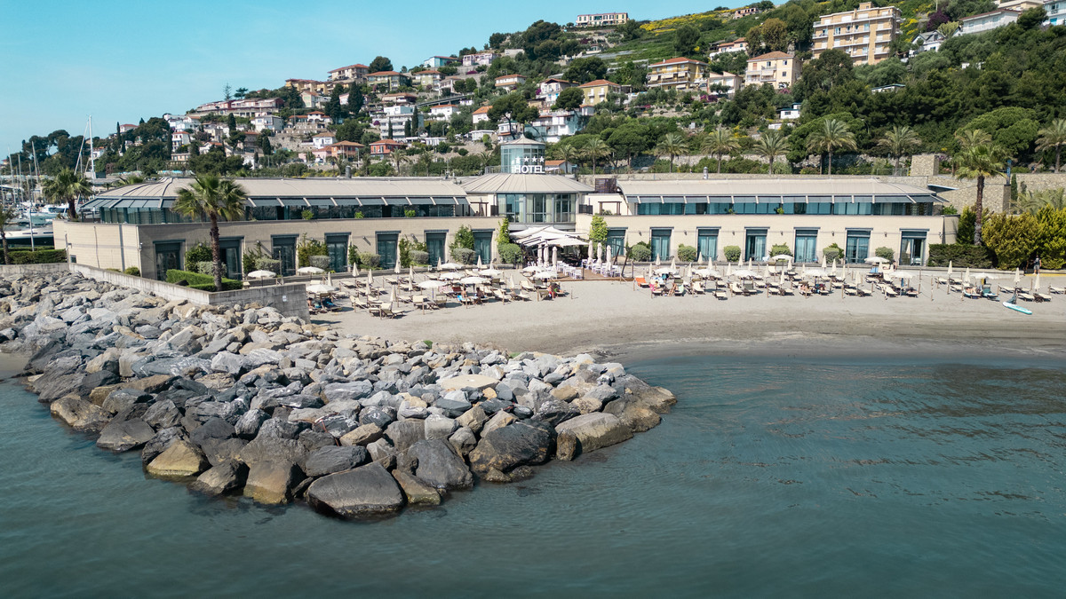 https://www.varesenoi.it/fileadmin/archivio/targatocn/2026/07/Hotel_Riviera_dei_Fiori_san_lorenzo_al_mare_01lug26.jpg