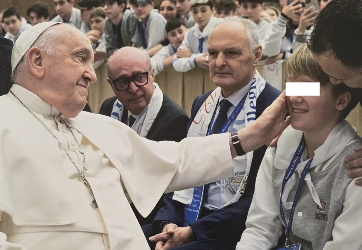 https://www.varesenoi.it/fileadmin/archivio/varesenoi/2025/04/papa_collegio_rotondi_IMG_3472.jpg