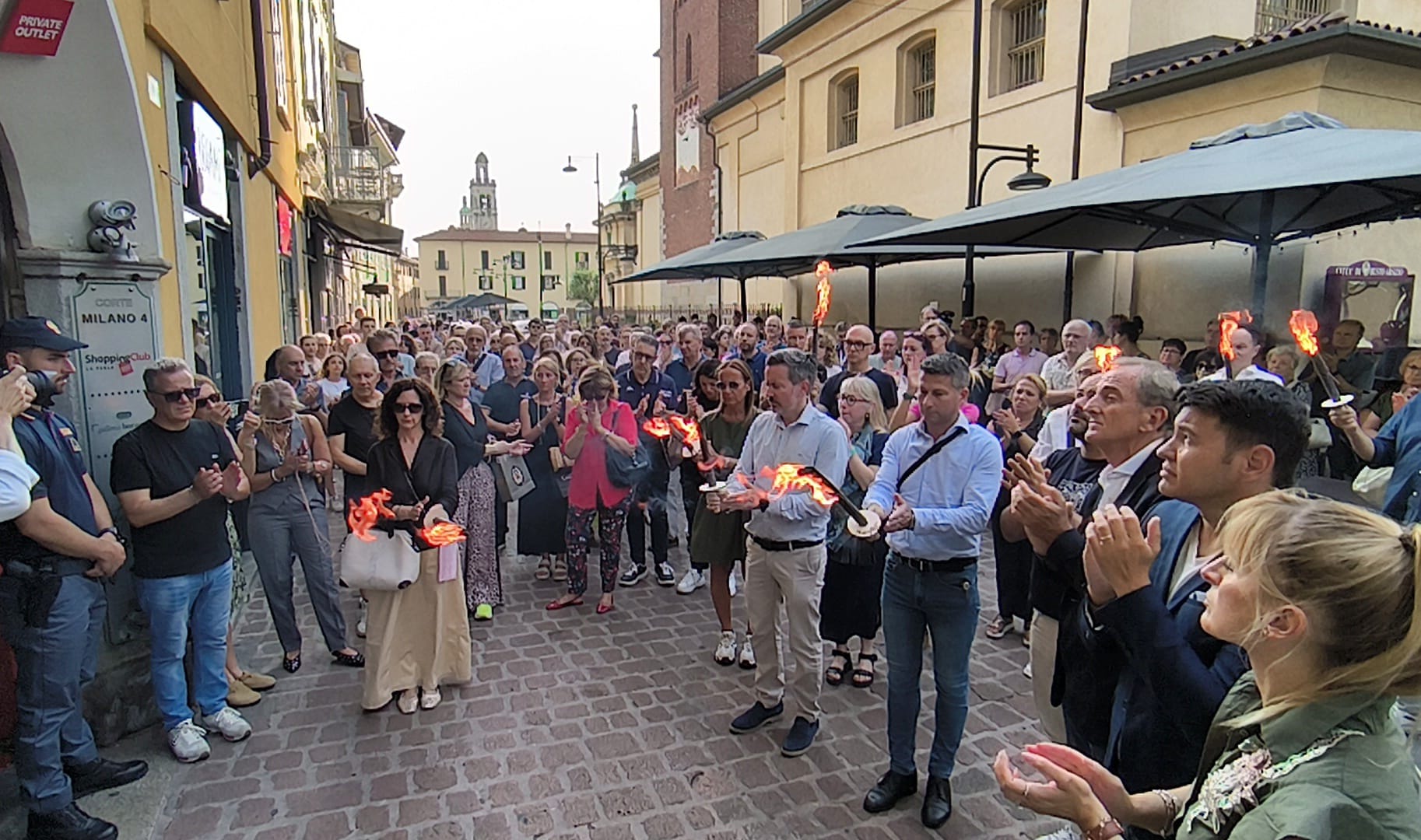 https://www.varesenoi.it/fileadmin/archivio/varesenoi/2025/06/Fiaccolata_Davide_Gorla__3_.jpeg