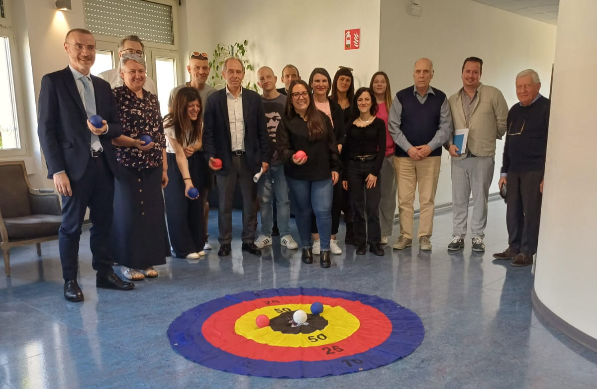 https://www.varesenoi.it/fileadmin/archivio/varesenoi/2025/06/Progetto_Bocce_FOTO_di_gruppo.jpeg