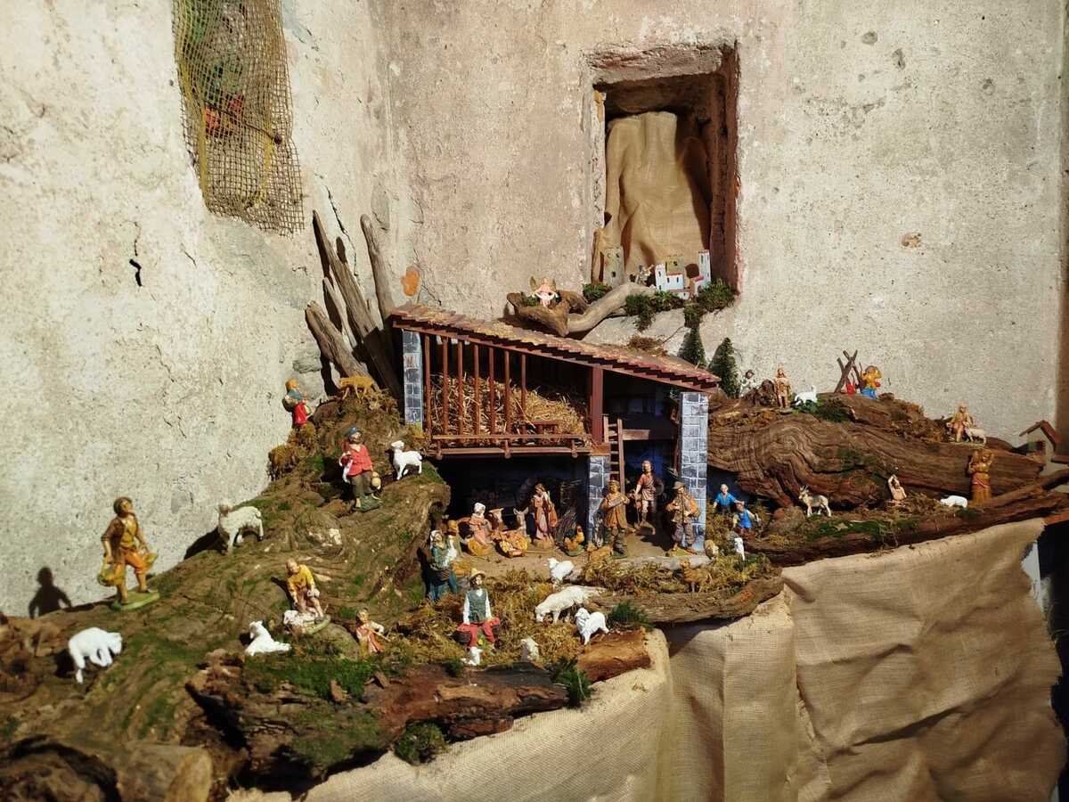 https://www.varesenoi.it/fileadmin/archivio/varesenoi/2025/12/LeggiunoSangianoPresepeAngolo.jpeg