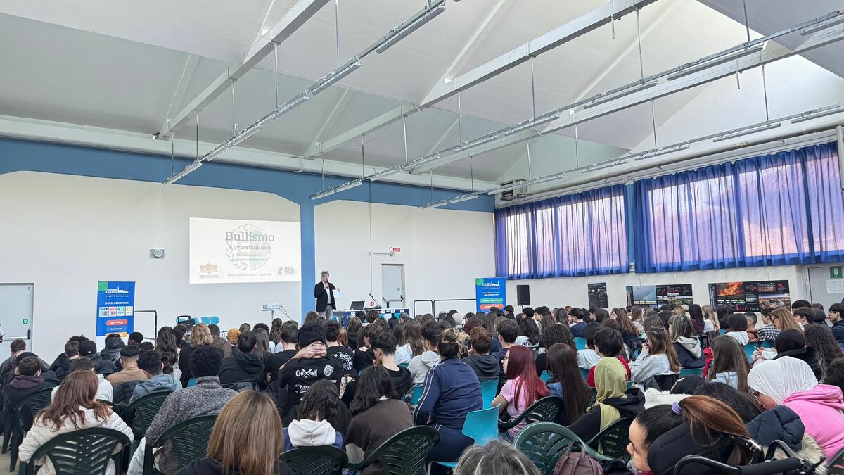 https://www.varesenoi.it/fileadmin/archivio/varesenoi/2026/03/Bullismo_e_cyberbullismo_23032026__2_.jpeg