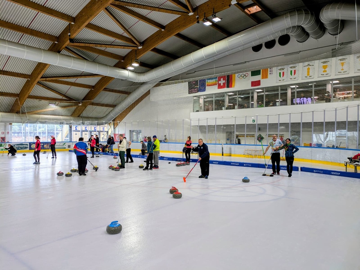 https://www.varesenoi.it/fileadmin/archivio/varesenoi/2026/04/Curling_Varese_1.jpeg