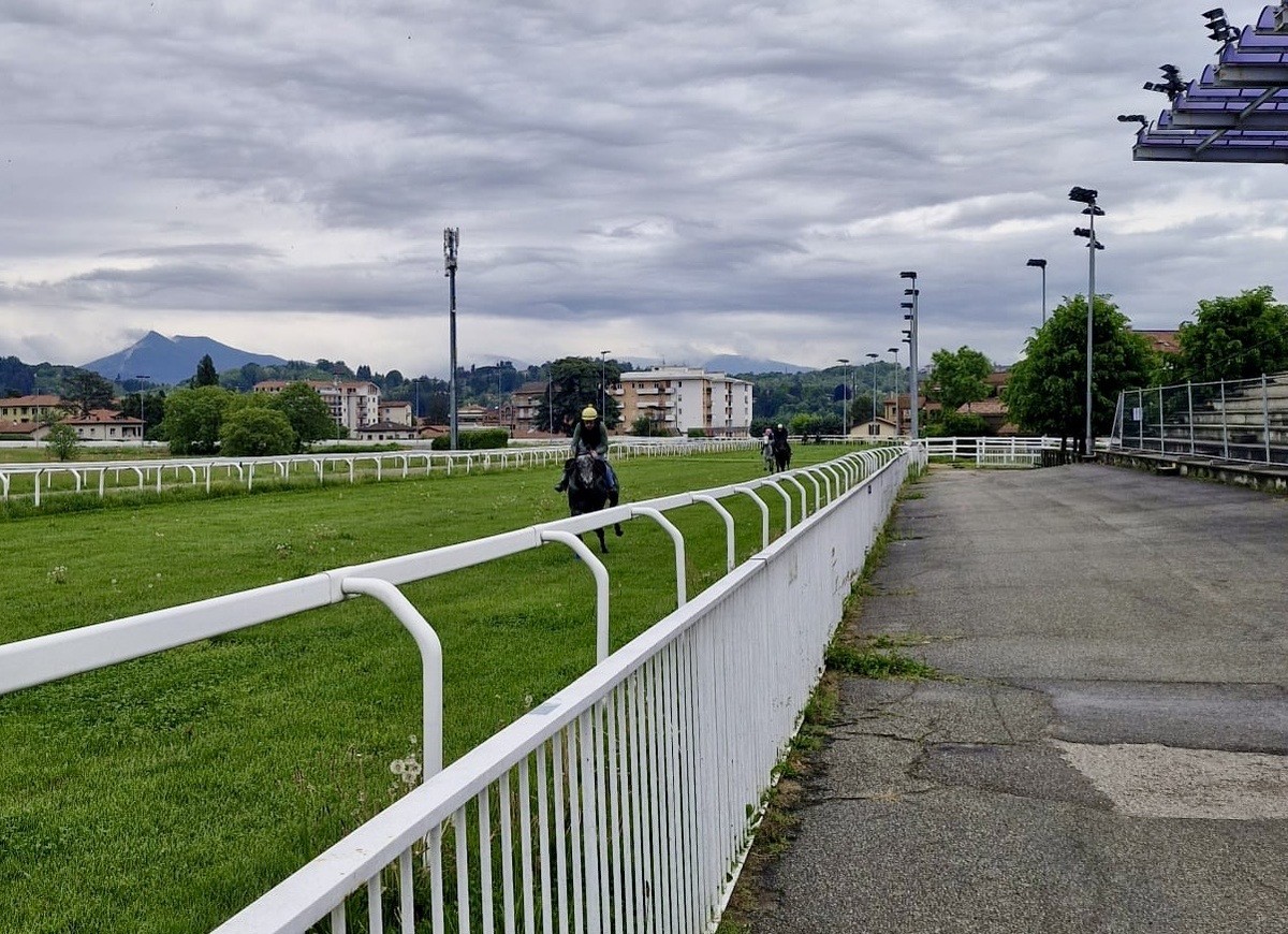 https://www.varesenoi.it/fileadmin/archivio/varesenoi/2026/04/ippodromo_bettole_varese.jpg