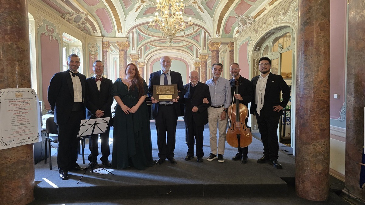 https://www.varesenoi.it/fileadmin/archivio/varesenoi/2026/05/VaresePertusiPremiazioneFontana.jpg
