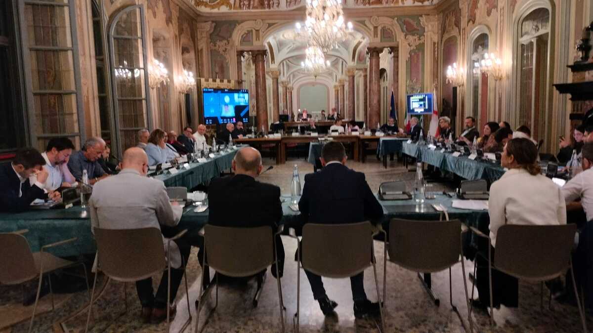 https://www.varesenoi.it/fileadmin/archivio/varesenoi/2026/05/consiglio_comunale_Varese.jpeg