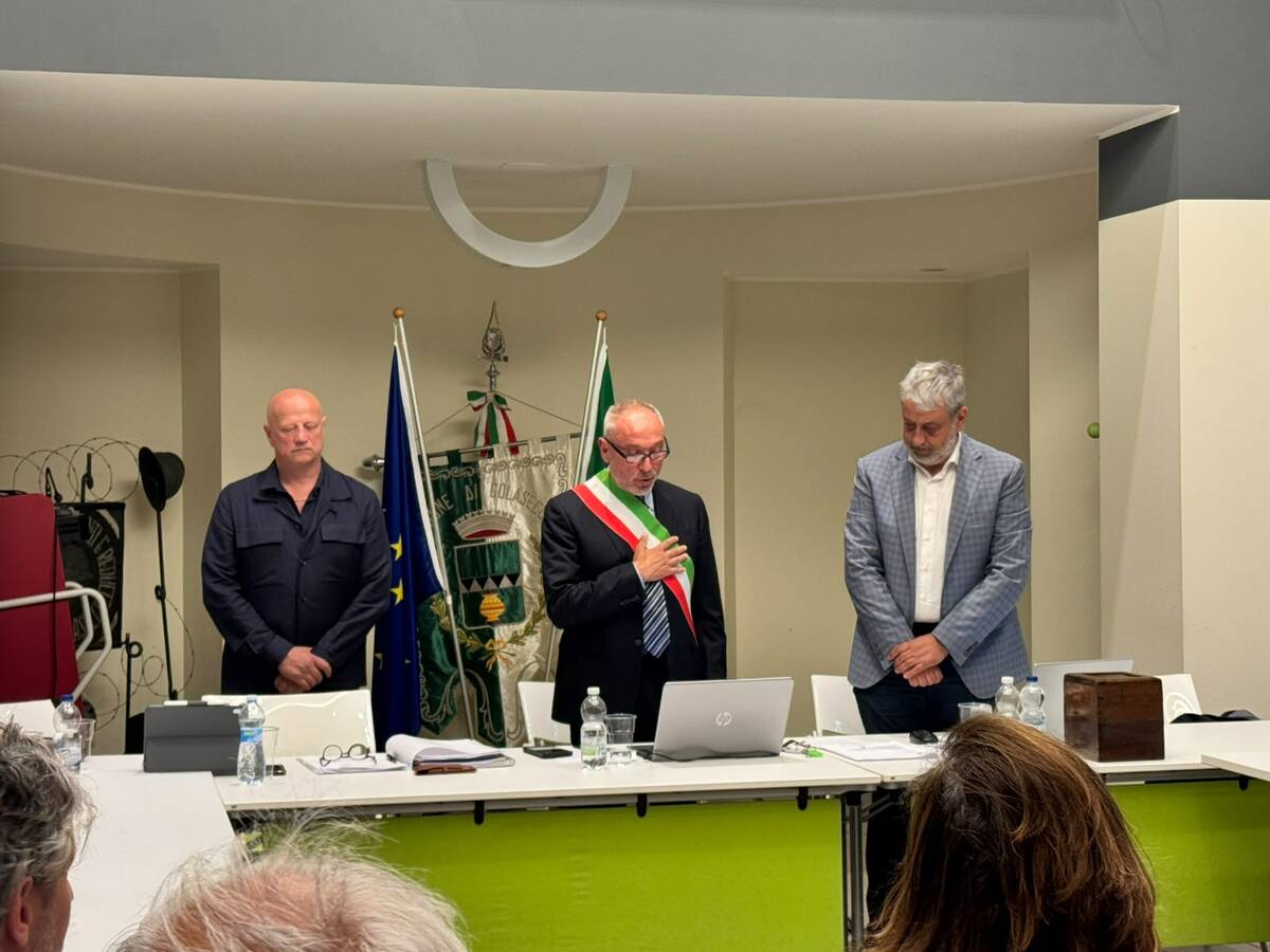 https://www.varesenoi.it/fileadmin/archivio/varesenoi/2026/06/Golaseccanuovosindacogiuramento.jpeg