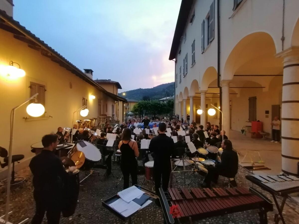 https://www.varesenoi.it/fileadmin/archivio/varesenoi/2026/06/SaltrioFilarmonicaConcertoTramontogiugno26.jpeg