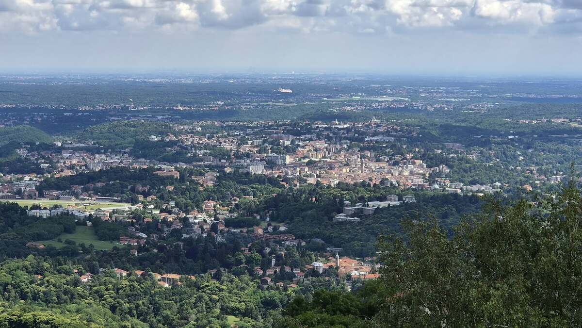 https://www.varesenoi.it/fileadmin/archivio/varesenoi/2026/06/Varese_vista_dall_alto.jpg
