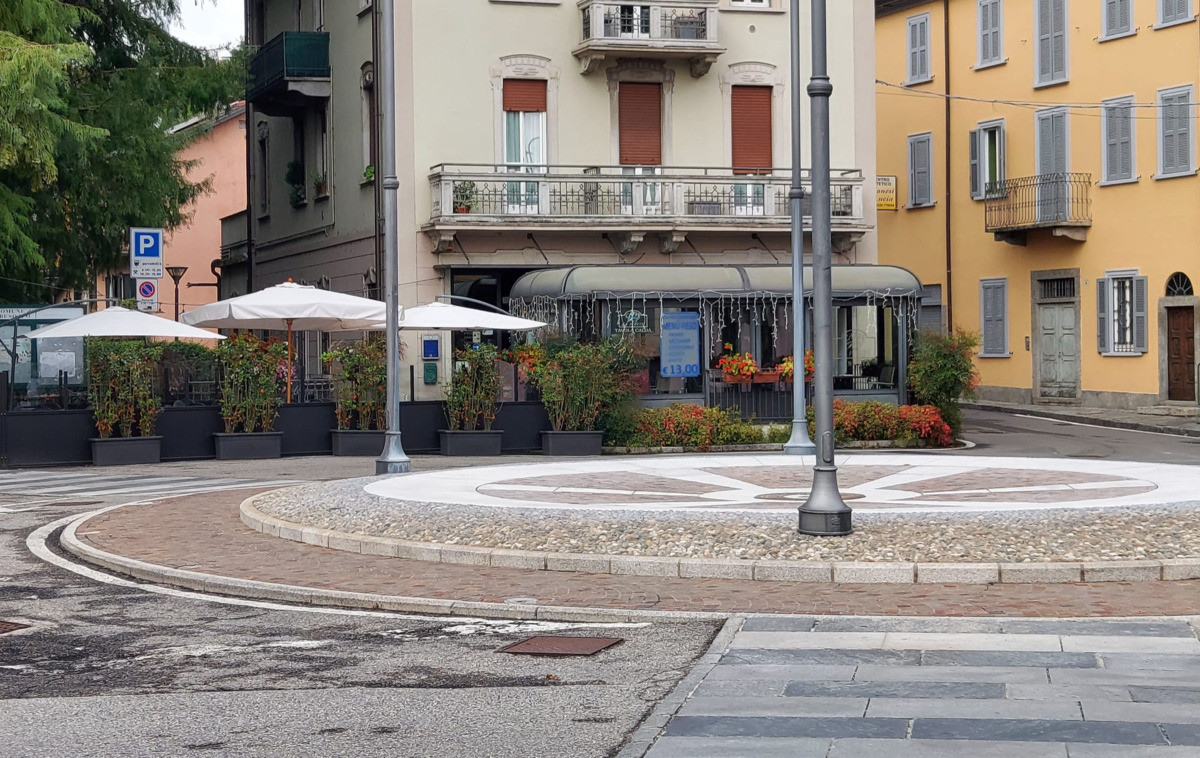 https://www.varesenoi.it/fileadmin/archivio/varesenoi/2026/07/Besozzopiazza1Maggio.jpeg