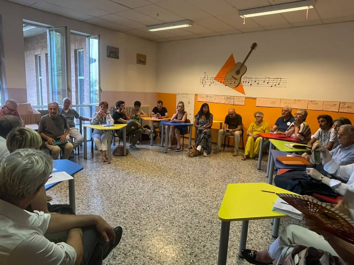 La nuova "casa delle associazioni" di San Fermo fa passi avanti: oltre trenta realtà locali all'incontro nella ex scuola IV Novembre