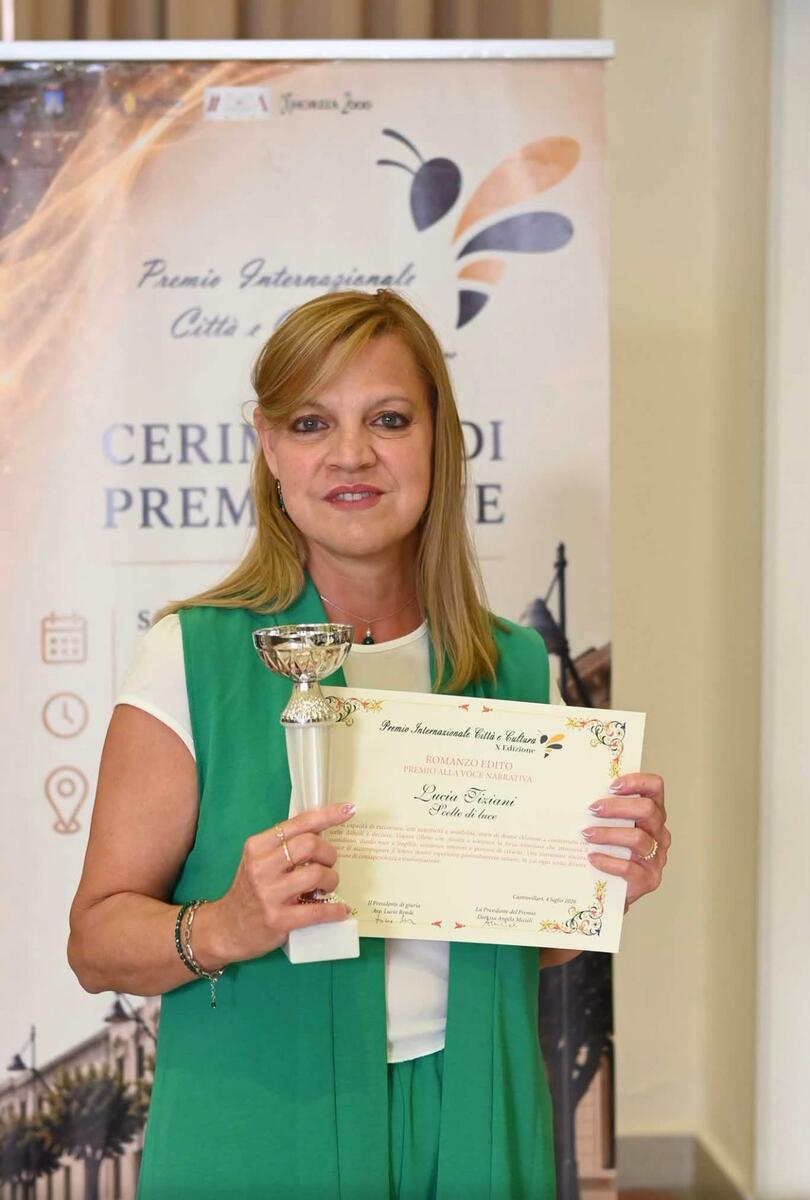 Lucia Tiziani premiata a Castrovillari per il suo libro "Scelte di Luce": «Dedicato alle donne coraggiose»