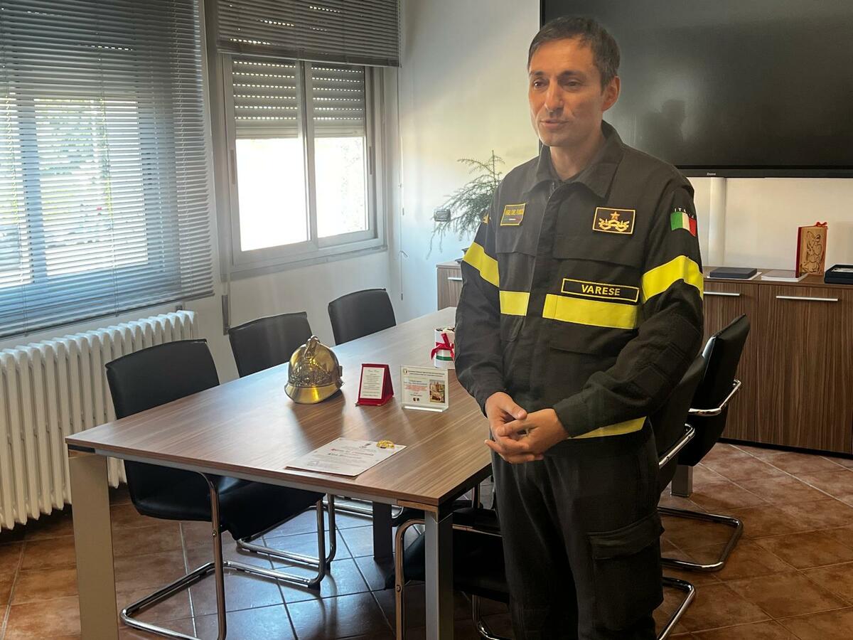 "Eroe del Venezuela": l'abbraccio di Varese e dei Vigili del Fuoco al comandante Ciro Bolognese