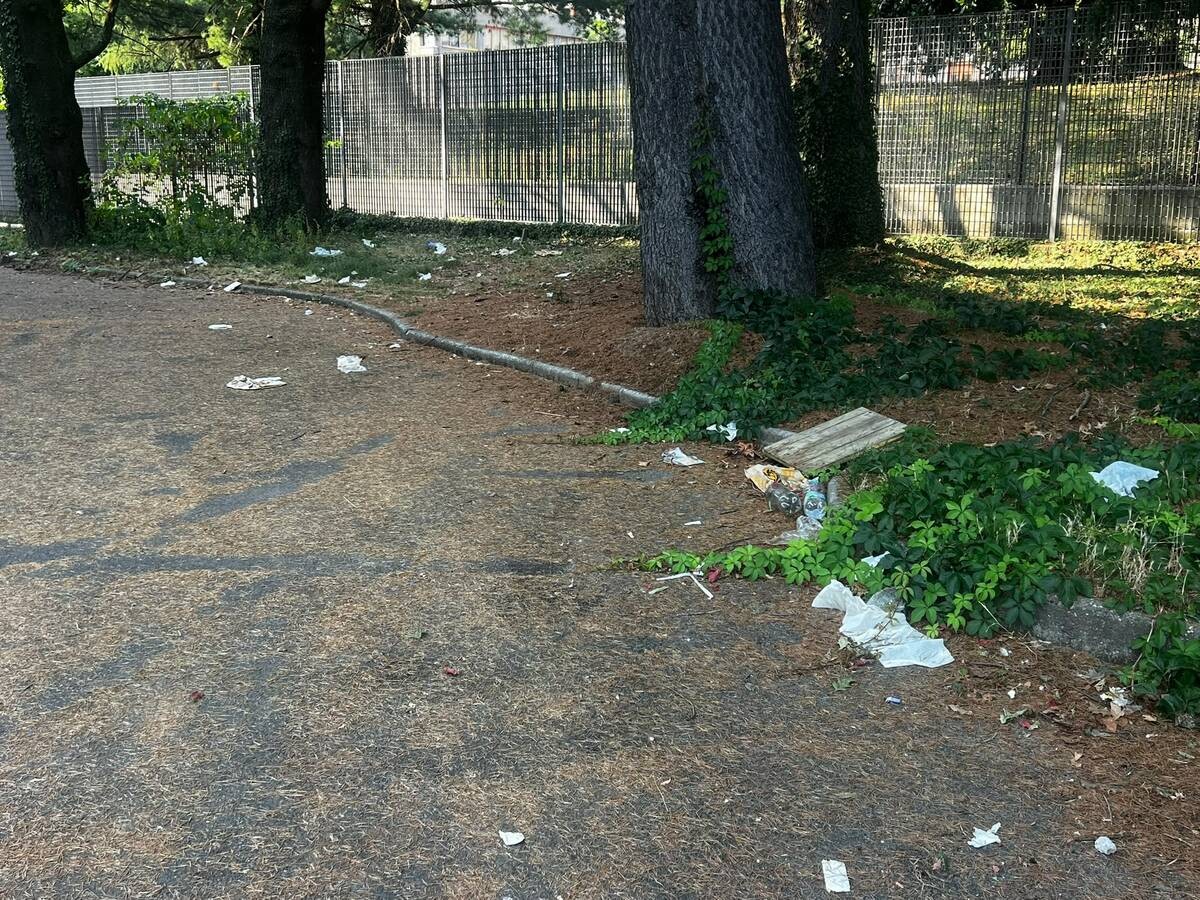 Il palazzetto usato come una discarica: a Varese gridiamo spesso "al lupo, al lupo", ma il lupo a volte siamo noi (FOTO)