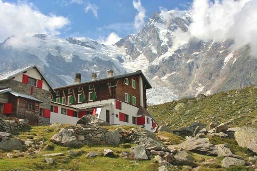 Macugnaga, il grido d'allarme del Rifugio Zamboni Zappa: «Senza seggiovia a rischio il nostro futuro» Macugnaga, il grido d'allarme del Rifugio Zamboni Zappa: «Senza seggiovia a rischio il nostro futuro»