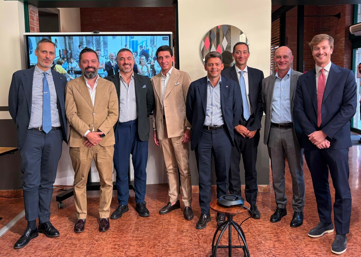 https://www.varesenoi.it/fileadmin/archivio/varesenoi/2026/07/confindustria_liuc_foto_di_gruppo.jpeg