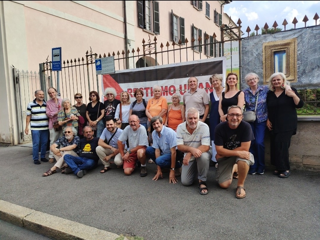 https://www.varesenoi.it/fileadmin/archivio/varesenoi/2026/07/restiamo_umani_2.jpg