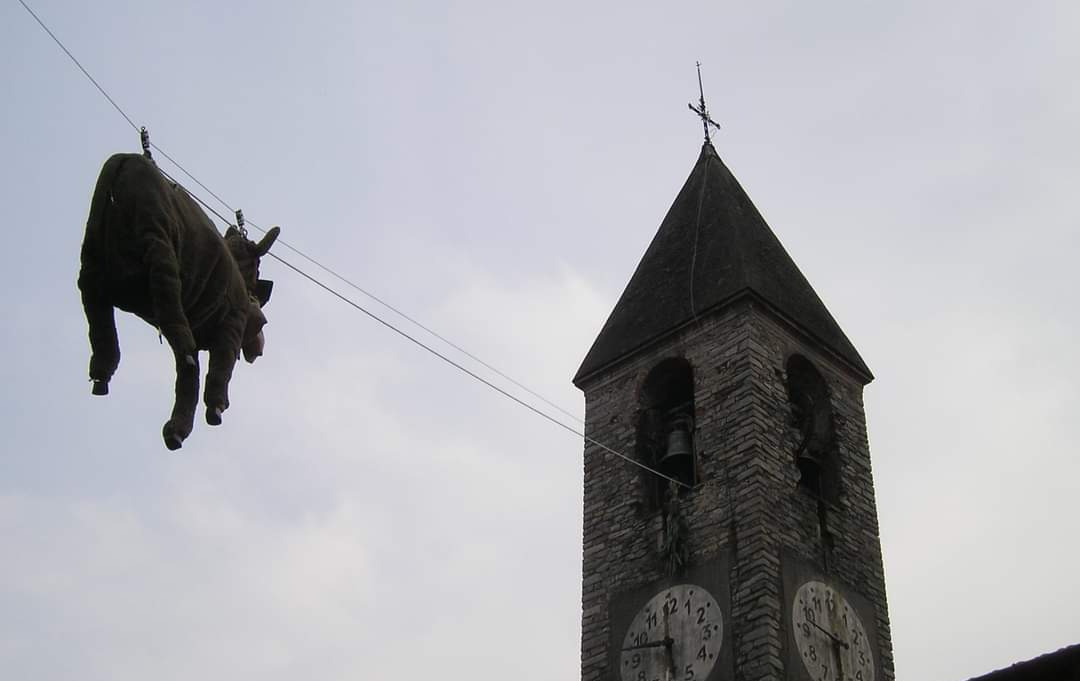 https://www.varesenoi.it/fileadmin/archivio/varesenoi/2026/08/BesozzoCardanaAsinoCampanile.jpg
