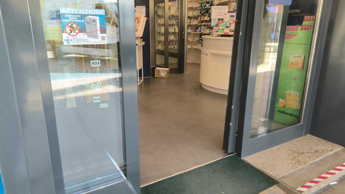 https://www.varesenoi.it/fileadmin/archivio/varesenoi/2026/08/Farmacia_mazzucchelli_via_cavallotti__1_.jpeg