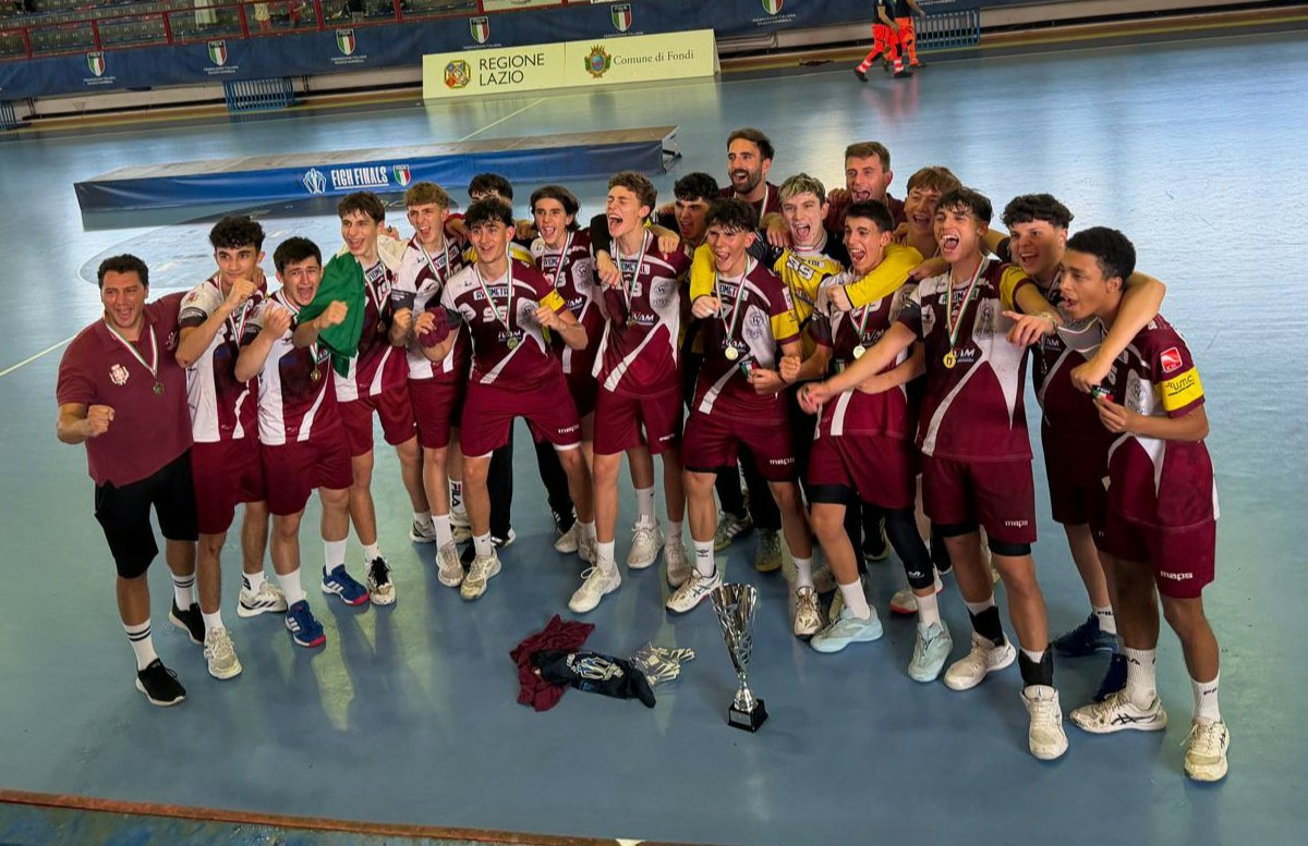 https://www.varesenoi.it/fileadmin/archivio/varesenoi/2026/08/La_squadra_vincitrice_dello_scudetto_Under16.png