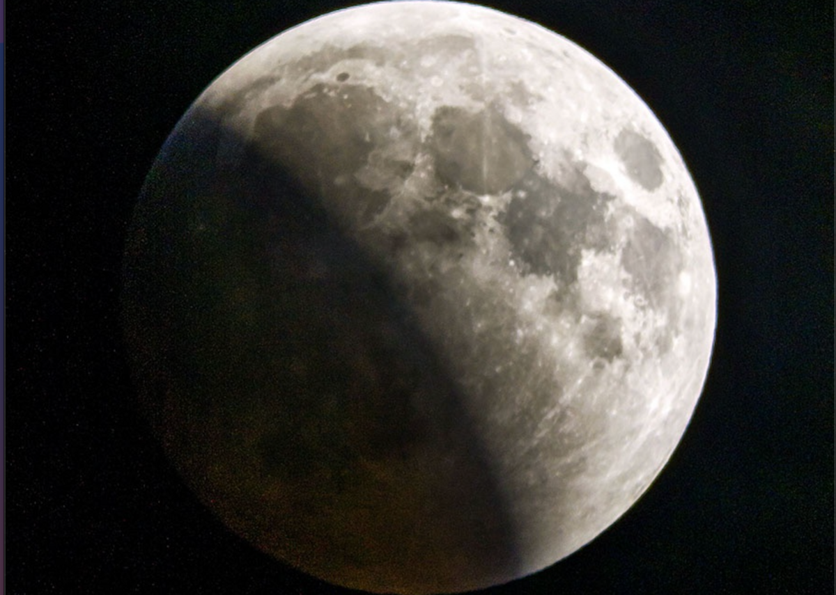 Eclissi, i varesini ci riprovano domani all'alba con la Luna: ecco dove vederla
