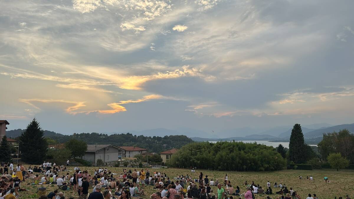 FOTO. Il "dispetto" delle nuvole: a Varese l'eclissi di sole viene nascosta dalle nubi