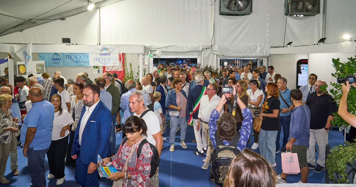 https://www.varesenoi.it/fileadmin/archivio/varesenoi/2026/09/FieradiVarrese2026_gente_.JPG