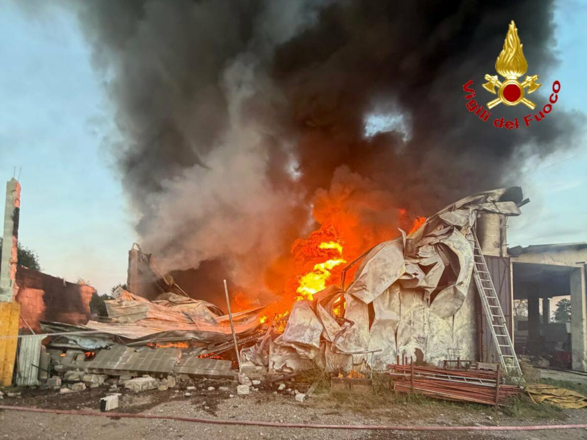 https://www.varesenoi.it/fileadmin/archivio/varesenoi/2026/09/TurateIncendio1.jpg