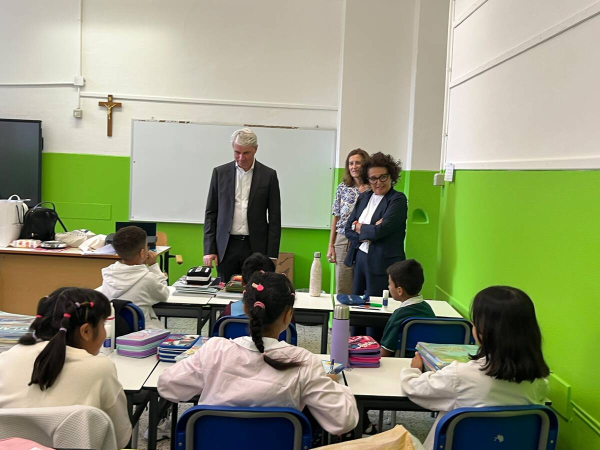 FOTO - I piccoli di Varese tornano in classe: il saluto del sindaco Galimberti e dell'assessora Dimaggio