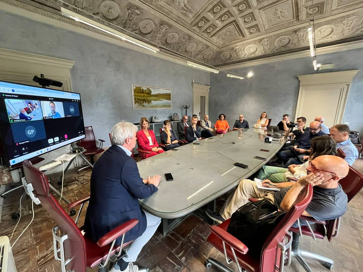https://www.varesenoi.it/fileadmin/archivio/varesenoi/2026/09/galimberti_giunta.jpeg