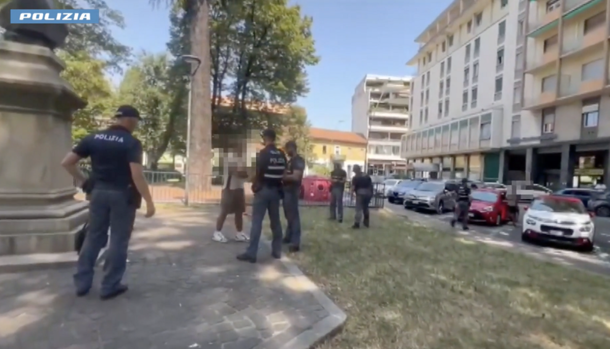https://www.varesenoi.it/fileadmin/archivio/varesenoi/2026/09/polizia_controlli_gallarate.png