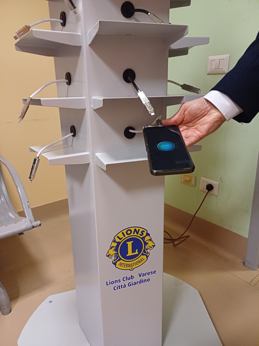 Un nuovo ecografo portatile per il Centro Trapianti di Rene: la donazione del Lions Varese a sostegno di chi soffre